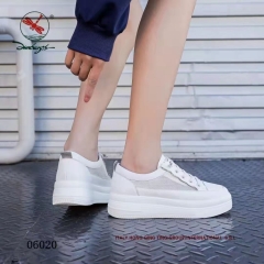 夏季小白鞋
