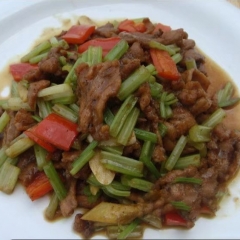 芹菜牛肉+蔬菜+咸鸭蛋